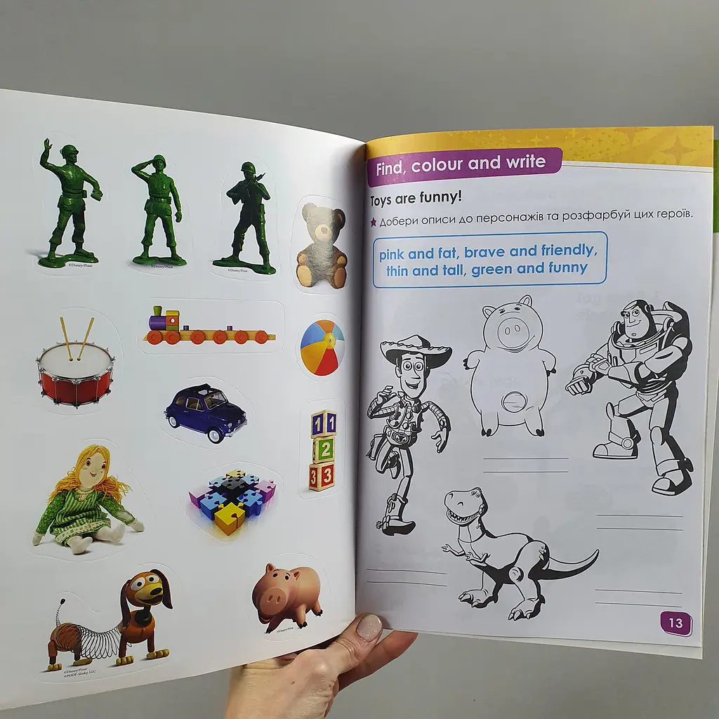 Дитяча навчальна книга ЛП835002УА Англійська - це легко. Історія іграшок (укр / англ). Ранок Дісней 5+ - фото 2