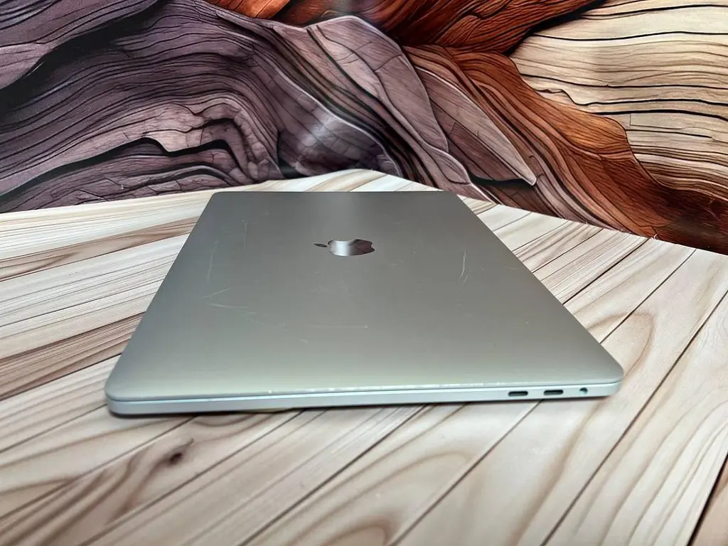 Ноутбук Apple MacBook Pro 13" 2020 i7-1068NG7/32/512 (C02DW1LBML87) Б/в - фото 5
