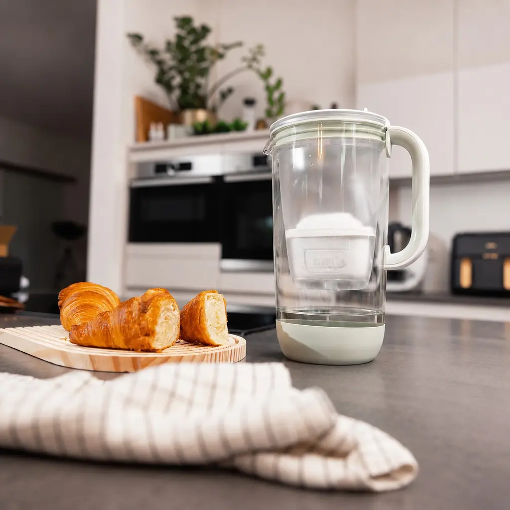 Фільтр-глечик Brita ONE LED MXpro скляний світло-зелений (1061075) - фото 3