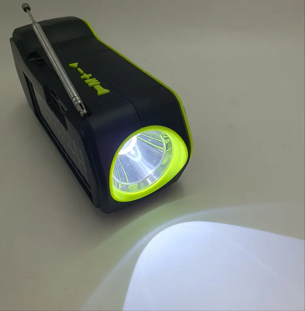 Радіоприймач ліхтар акумуляторний із сонячною панеллю та Bluetooth портативна колонка MP3 USB порт радіо світильник CCLAMP CL-823 зелений - фото 3