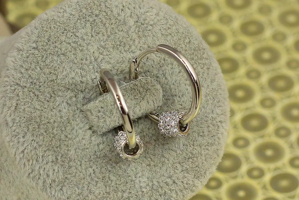 Сережки колечки Xuping Jewelry зі зйомним шармом 1,8 см сріблясті - фото 2