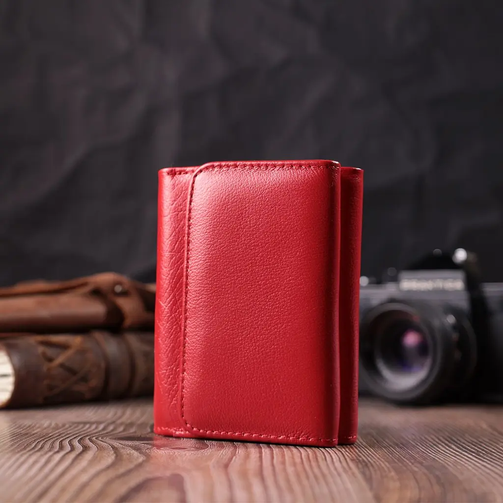 Шкіряний яскравий гаманець для жінок ST Leather 22505 червоний - фото 9