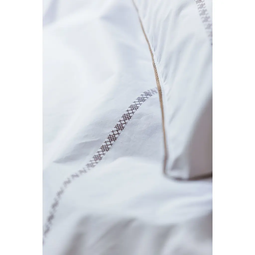 Комплект постельного белья Ecotton Premium евро перкаль вышивка с кантом цвета капучино (25138) - фото 10