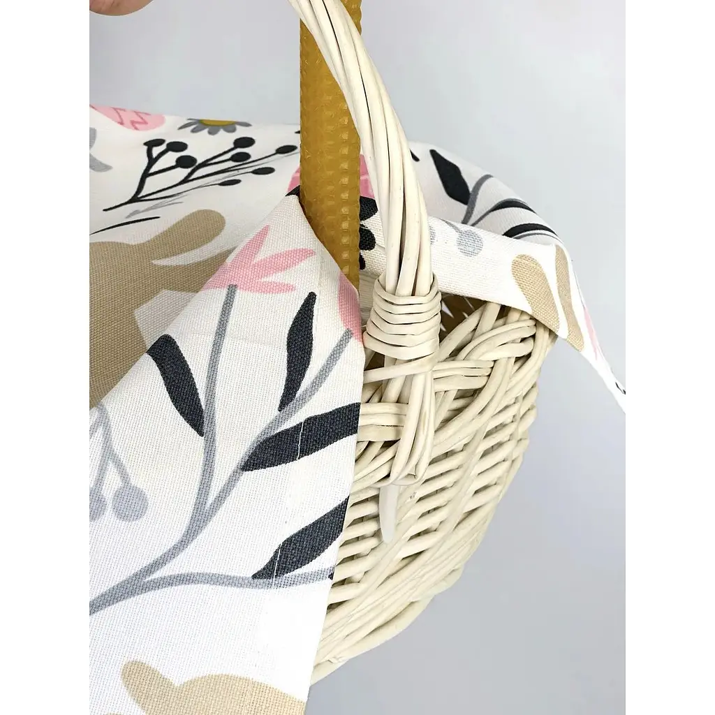 Комплект Пасхальная корзина Буковина со льняным полотенцем 40х30 см Пасхальные зайчики серый и свеча - фото 4