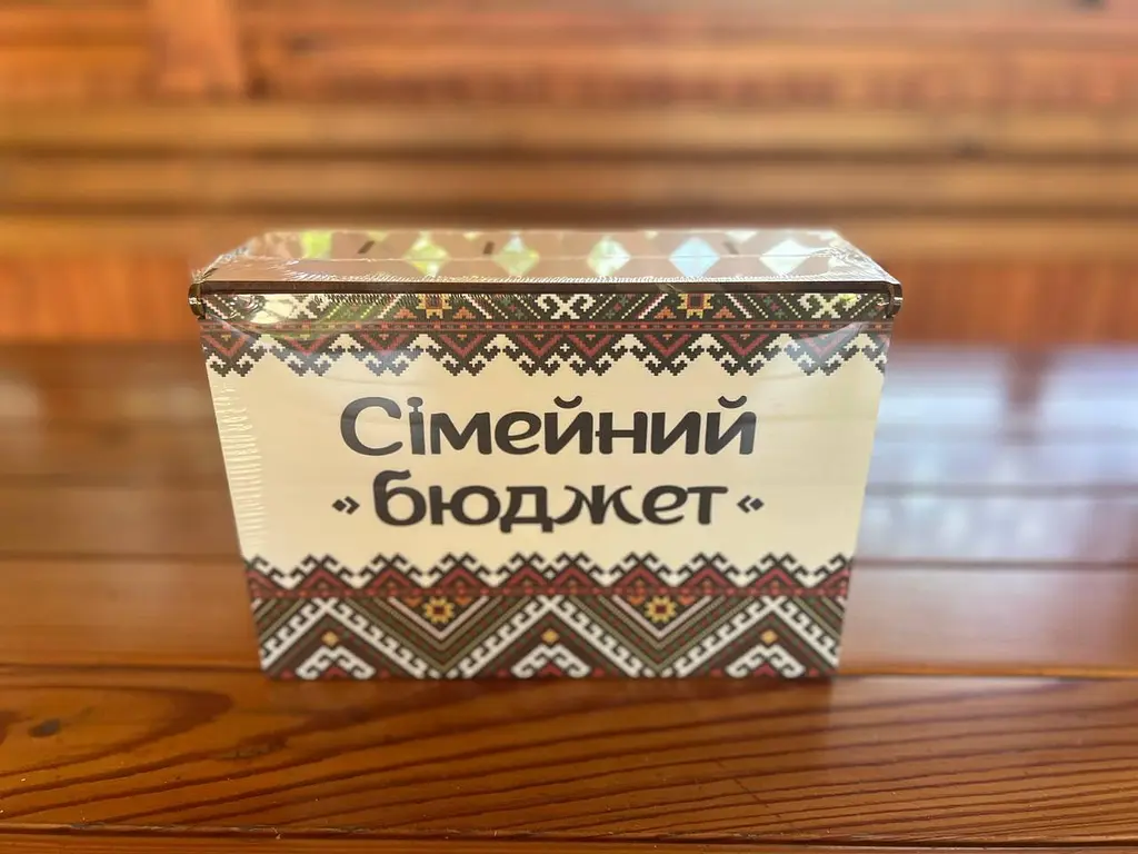 Дерев'яна скринька для грошей "Бюджет сім'ї" Колір (Червона Вишивка) - фото 3