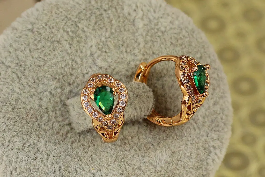 Сережки Xuping Jewelry Бразилія із зеленим каменем 1,5 см золотисті - фото 2
