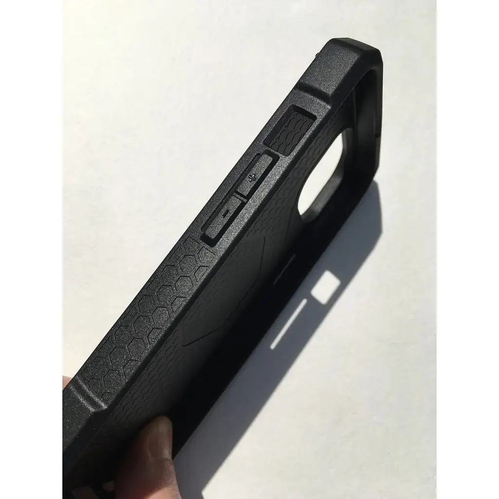 Оригінальний протиударний чохол UAG Monarch MagSafe для iPhone 13 / 14 (6.1") Black Leather (114028114040) - фото 2