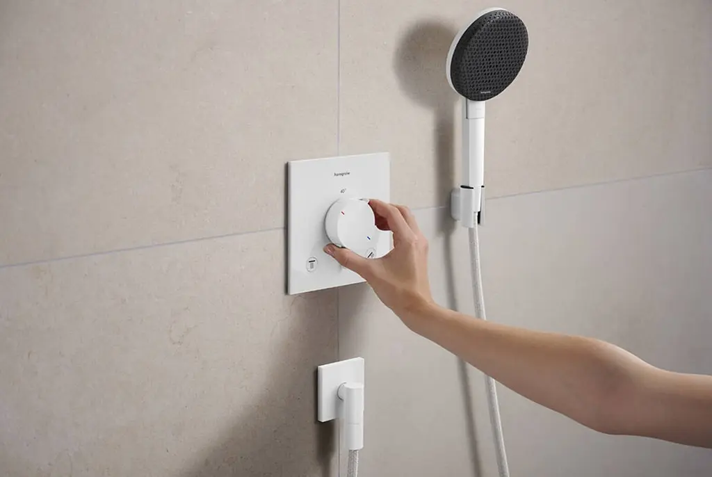 Шлангове під'єднання Hansgrohe FixFit Fine E зі зворотнім клапаном matt white 28883700 - фото 3