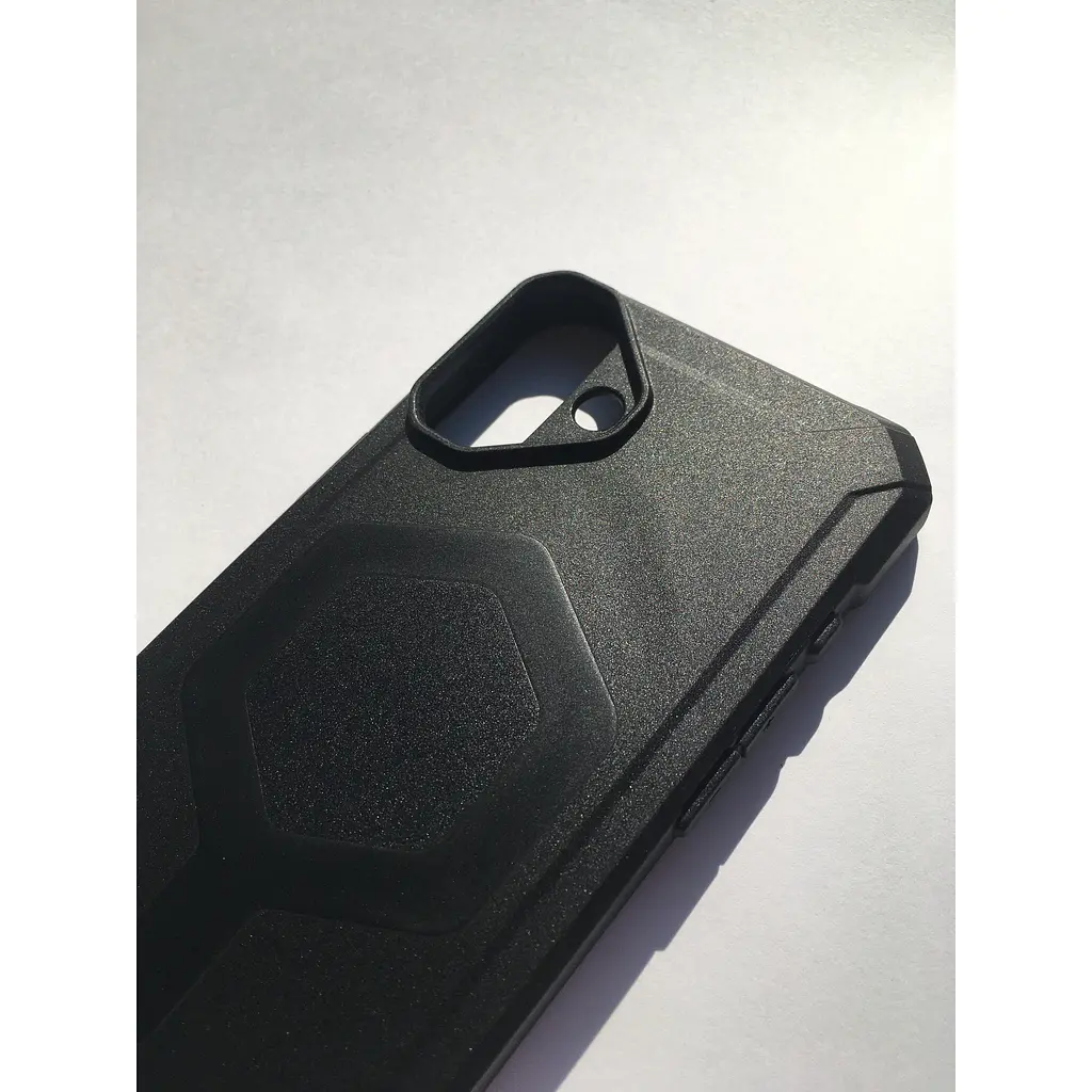 Оригинальный противоударный чехол UAG Essential Armor MagSafe для iPhone 16 Plus Black 114447114040 - фото 11