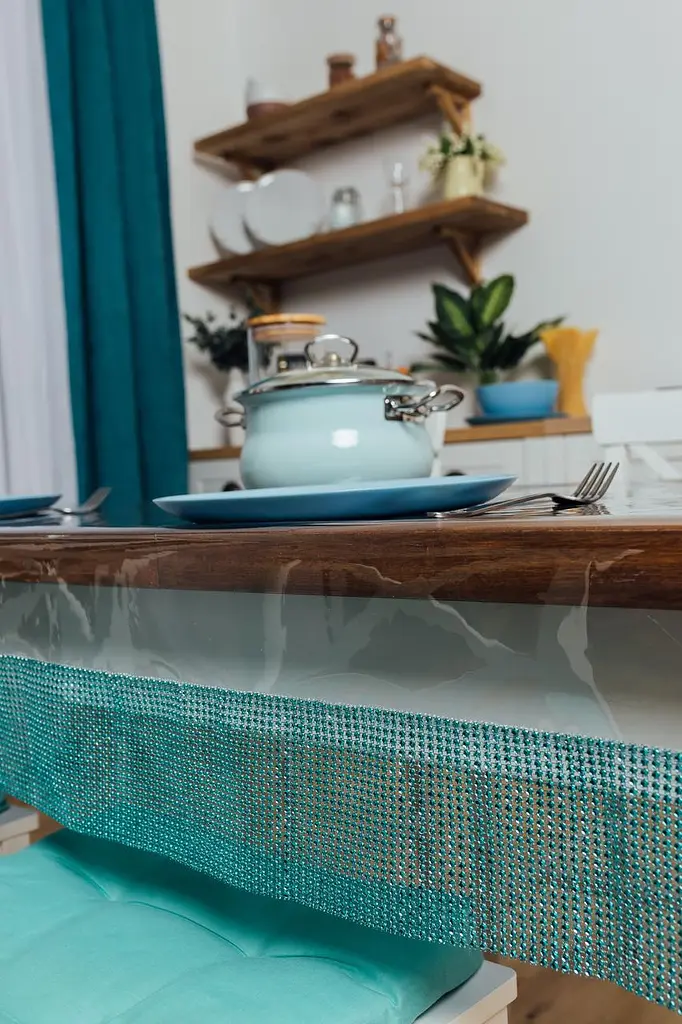 Скатертина силіконова з бірюзовою стразовою стрічкою 310х180 см - фото 6