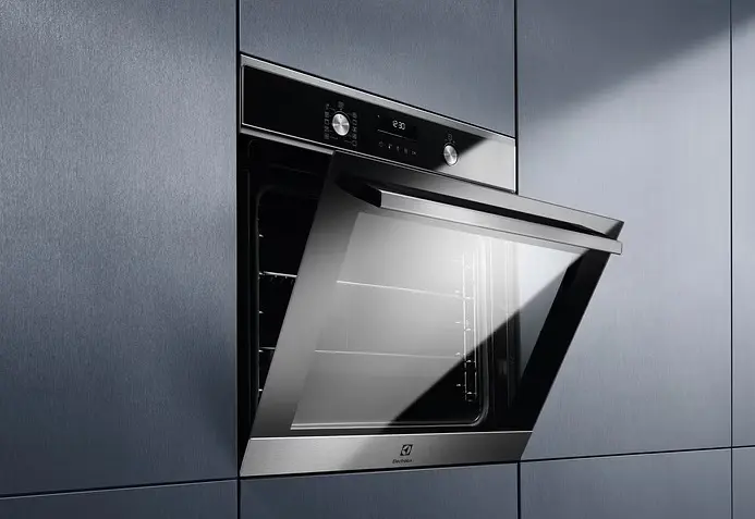 Духовой шкаф Electrolux электрический 65 л, A+, дисплей, конвекция, пиролиз, телескопические направляющие, черный - фото 2