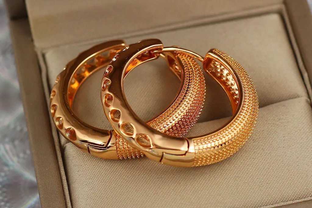 Сережки кільця Хuping Jewelry краплені 3 см 7 мм золотисті - фото 2