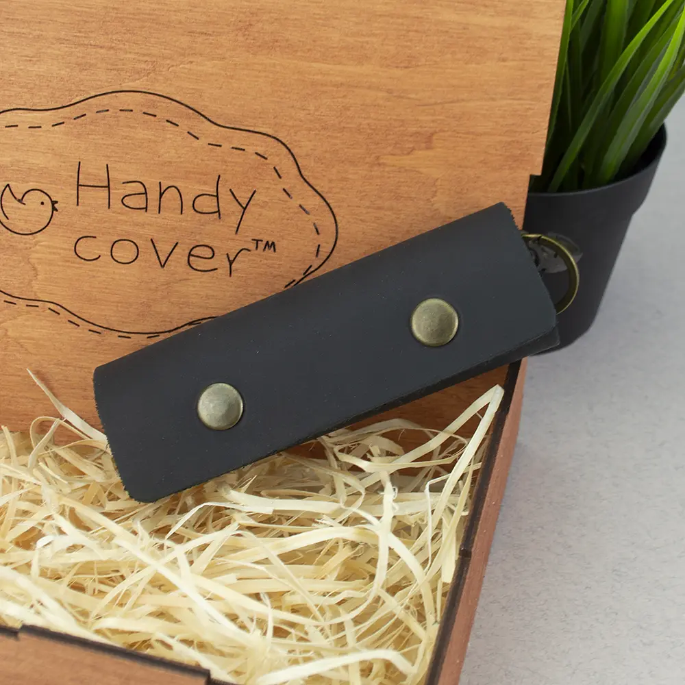 Ключниця шкіряна з карабіном HandyCover HC0055 чорна - фото 6