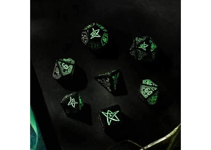 Набір кубиків Call of Cthulhu Black & glow-in-the-dark Dice Set , 7 шт. (SCTH07) - фото 4