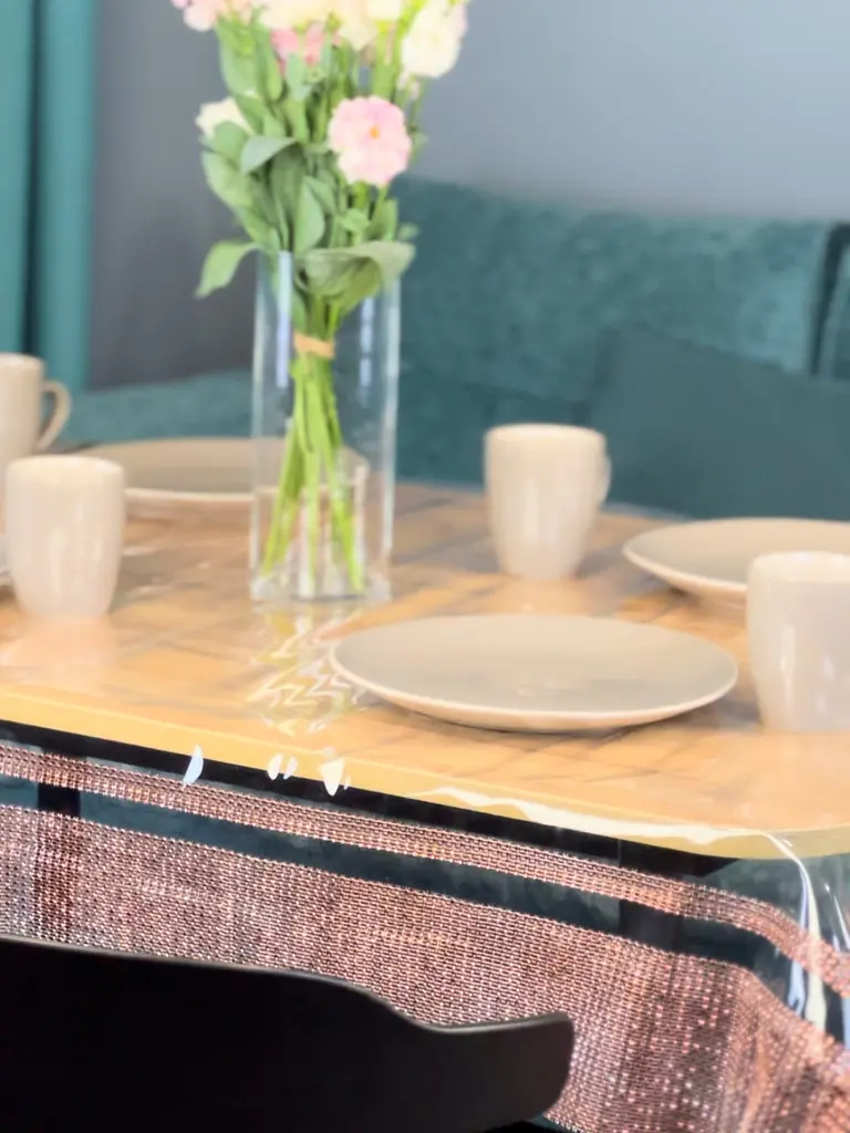 Скатертина силіконова з коричневою стразовою стрічкою подвійною 310х130 см - фото 2