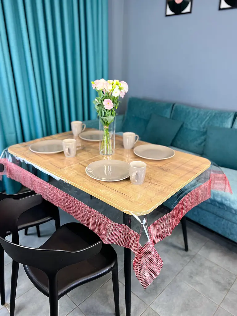 Скатертина силіконова з червоною стразовою стрічкою 240х110 см - фото 7