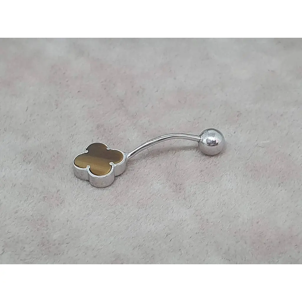 Серебряная серьга для пирсинга пупка Ирий Клевер с тигровым глазом. 6026.5 - фото 3