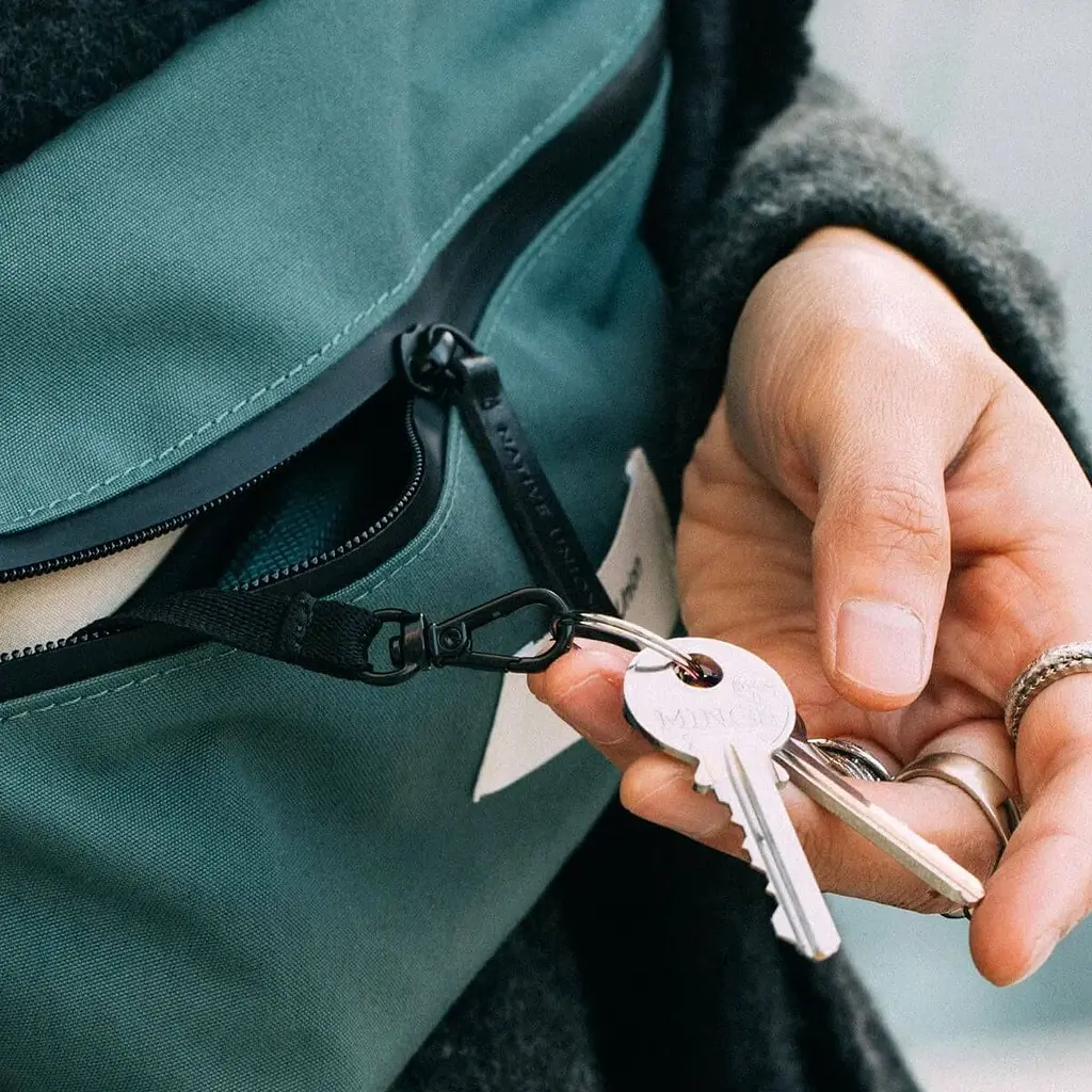 Сумка Native Union W.F.A Crossbody Pouch Slate Green (CROS-POUCH-GRN) зеленая - фото 4