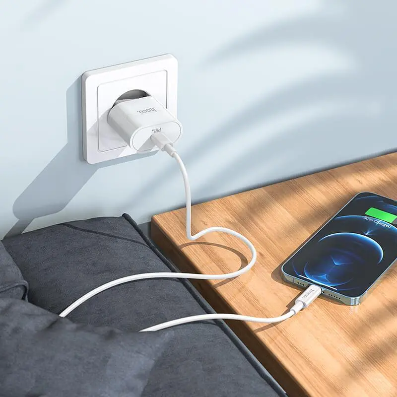 Адаптер Сетевой HOCO Type-C to Lightning Cable Metro single port charger set C94A |1Type-C, 20W/3A, PD/QC| - фото 4