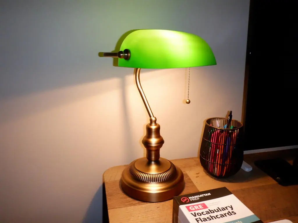 Настільна лампа Brille банківська зелена MTL-52 E27 PN - фото 7