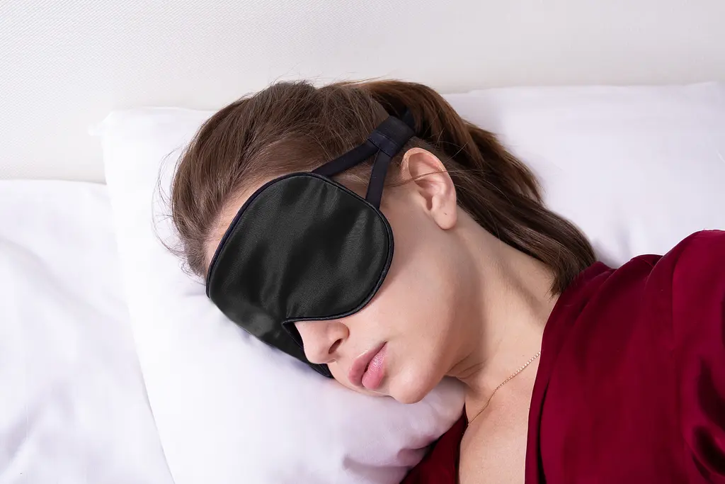 Подарочный набор беруши для сна Kokon Universe + маска для сна Чумацький Шлях шелк черная (1249-02) - фото 5