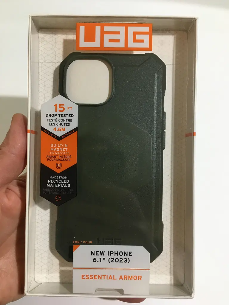 Оригинальный противоударный чехол для Iphone 15/14/13 UAG Essential Armor MagSafe Olive Drab 114288117272 - фото 4