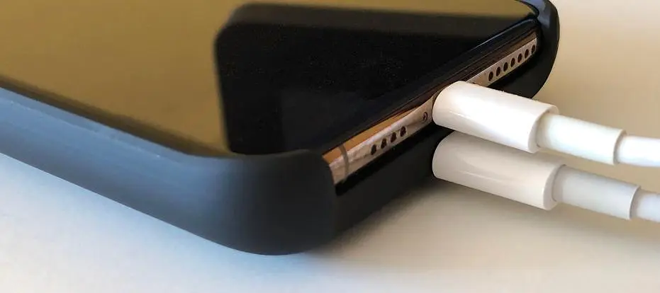 Чохол-акумулятор із бездротовою зарядкою Mophie Juice Pack Access Power Bank 2000 mAh для iPhone X/XS Red - фото 5