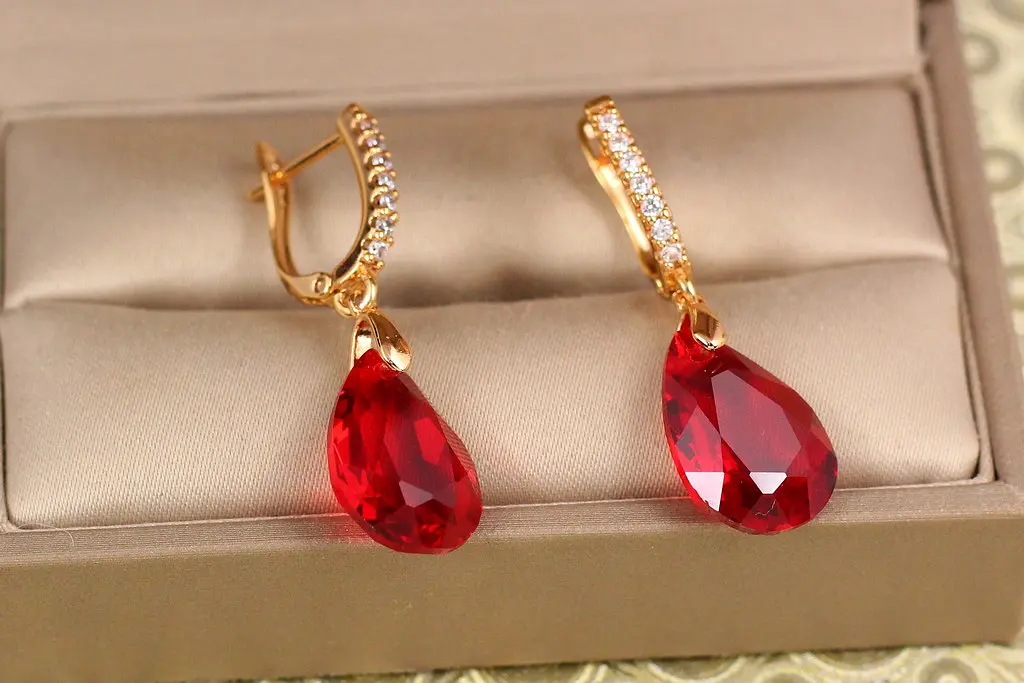 Сережки підвіски Xuping Jewelry Велика крапля із червоним каменем Сваровські 3,4 см золотисті