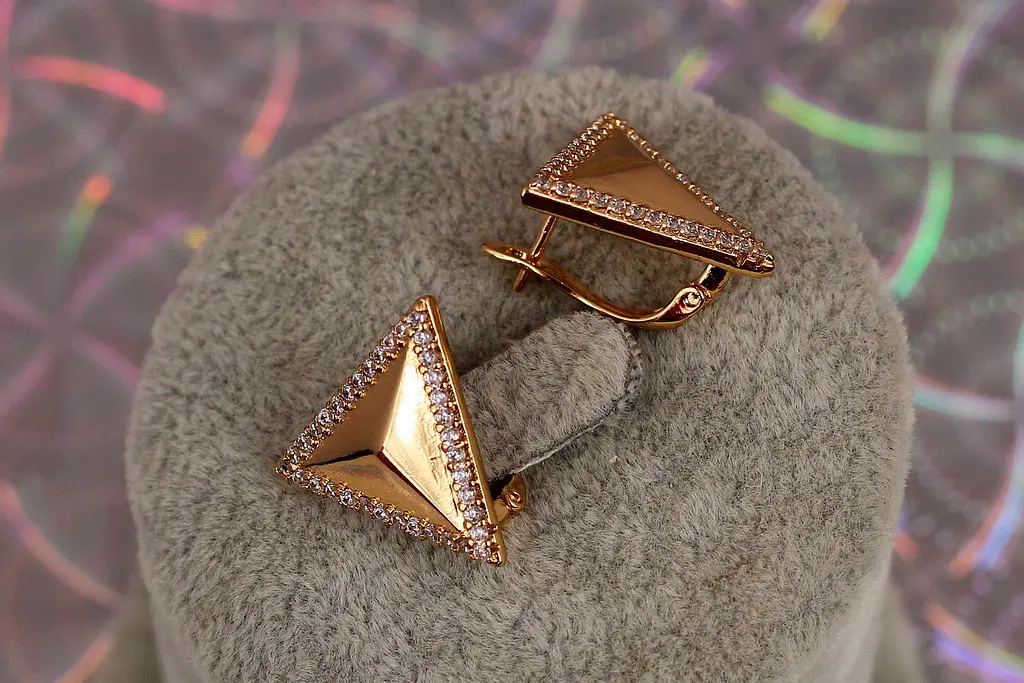 Сережки Xuping Jewelry Великий трикутник 1,6 см золотисті - фото 2