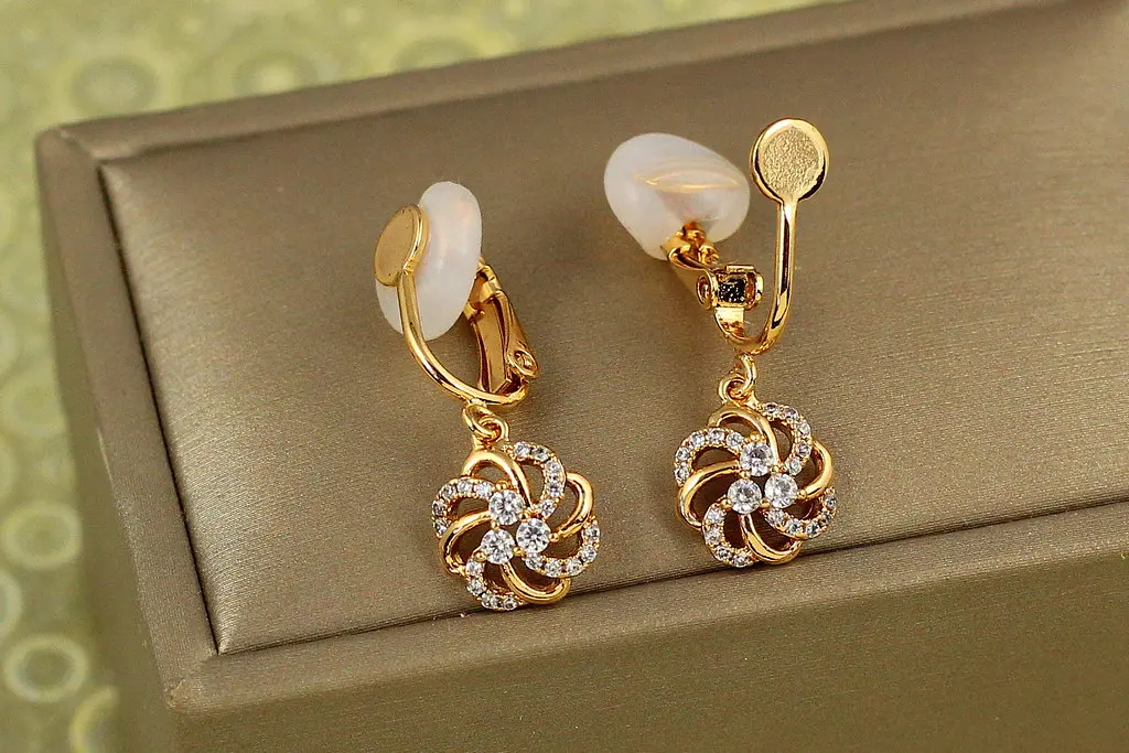 Сережки кліпси Xuping Jewelry мальва 3 см золотисті - фото 2