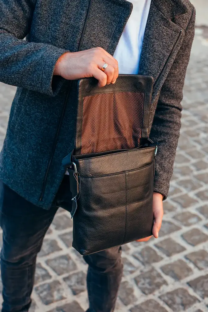 Чоловіча сумка планшет через плече 23х26х6, шкіряна барсетка Tiding Bag SK A75-181 чорна 230 мм - фото 10