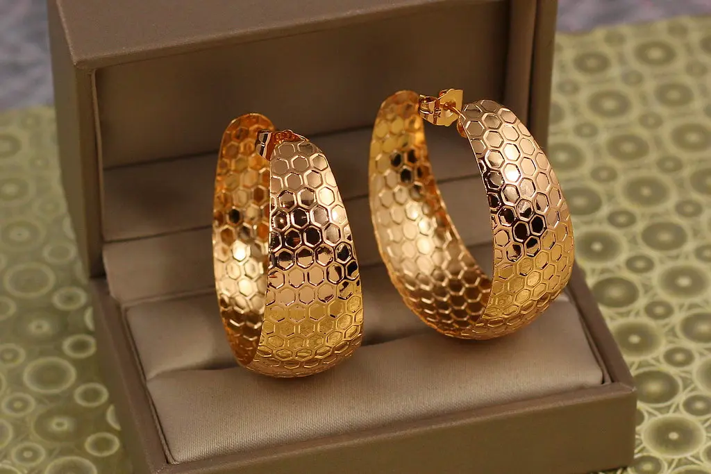Сережки кільця Хuping Jewelry вулик 1,7 см золотисті - фото 2