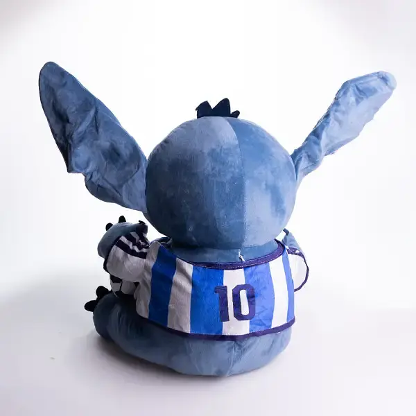 Игрушка-подушка Стич с мячом и пледом 110х140 см коралловый детский плюшевый плед игрушка подушка детская ТМ COLORFUL HOME 509-30 - фото 3