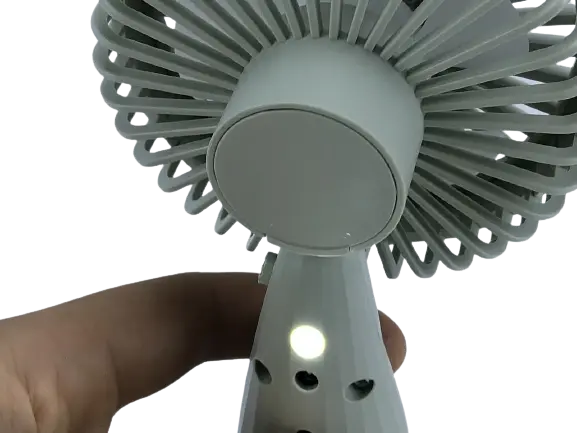 Ручной бытовой портативный вентилятор Mini Fan 6601 на аккумуляторе с ручкой мини вентилятор серый - фото 5