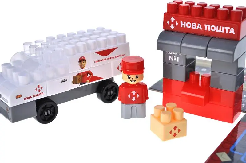 Конструктор блоковий QB300-107 "Block&Steps: НОВА ПОШТА. Поштомат Майбутнього" + ходилка та гра 3в1, 42дет. qbee - фото 4