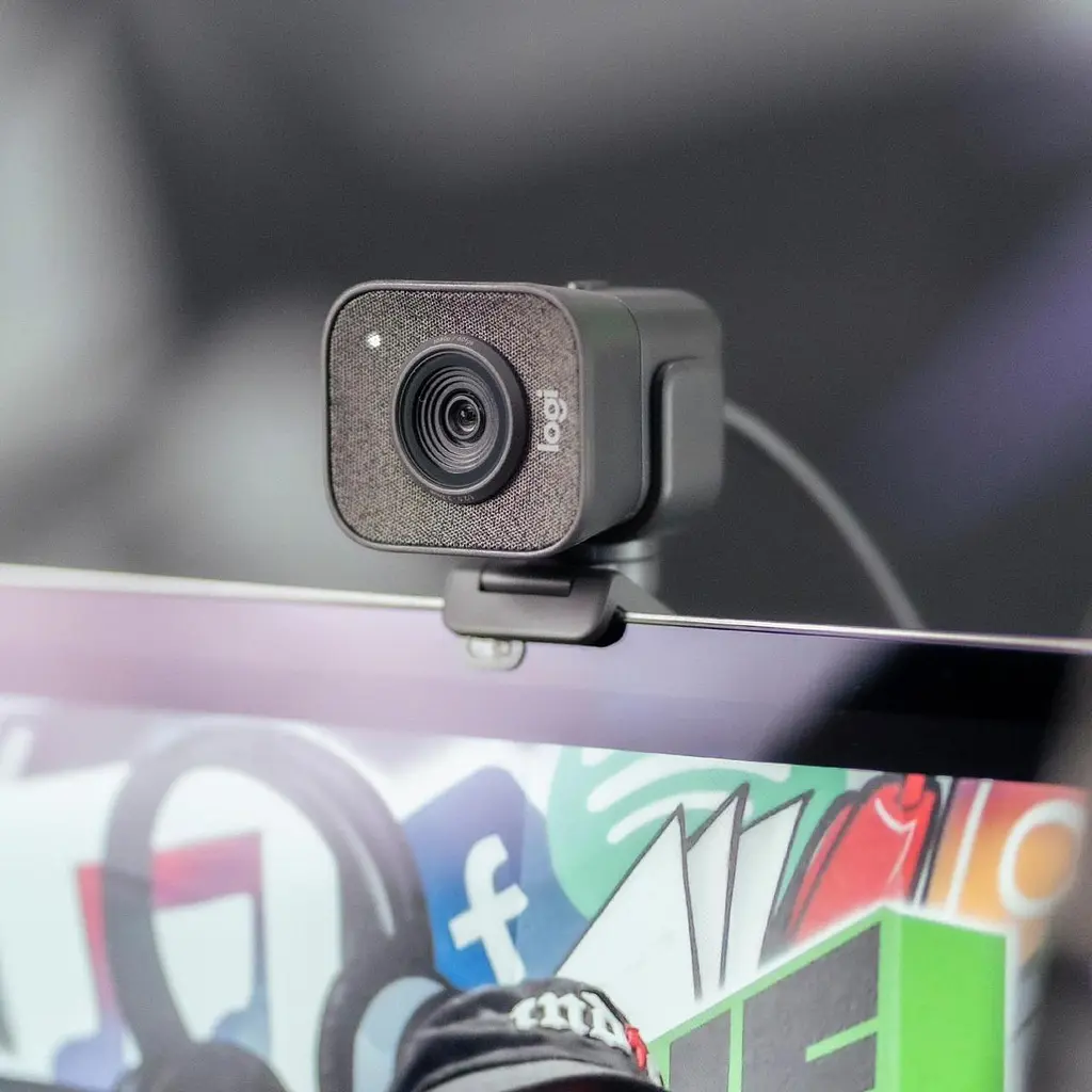 Веб-камера Logitech StreamCam (960-001281) - фото 4