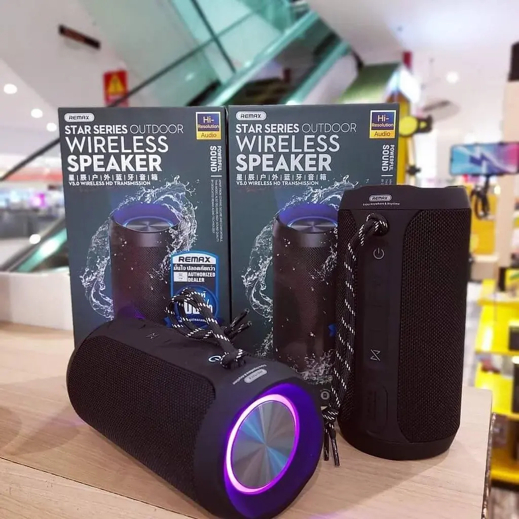 Портативная акустика Remax RB-M28 PRO 8Wx2 с подсветкой беспроводная черная - фото 3
