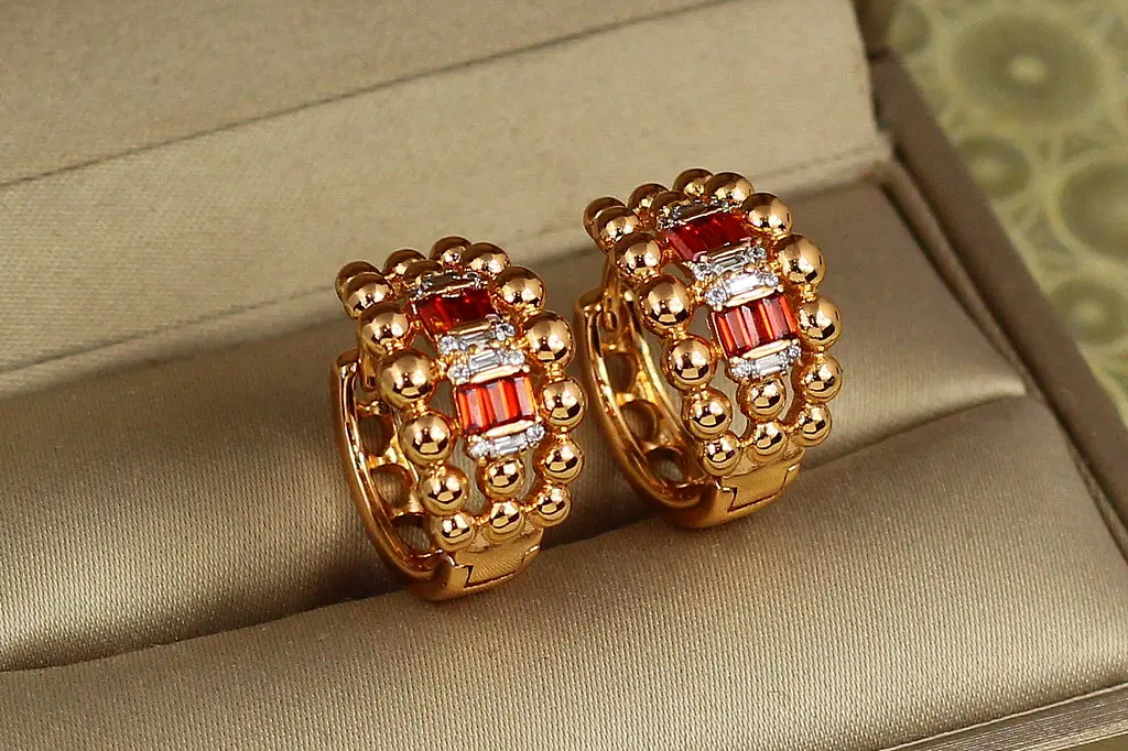 Сережки Xuping Jewelry казино з червоними каменями 1,7 см золотисті - фото 3