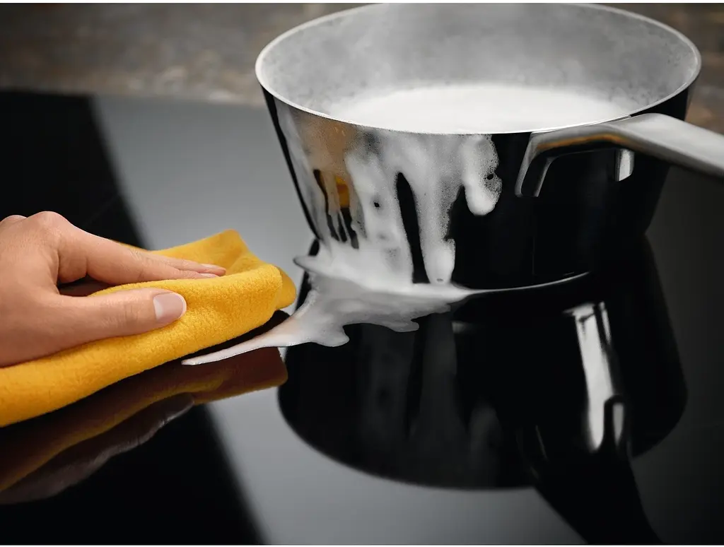 Варильна поверхня індукційна Electrolux 60 см Hob2Hood чорний - фото 5