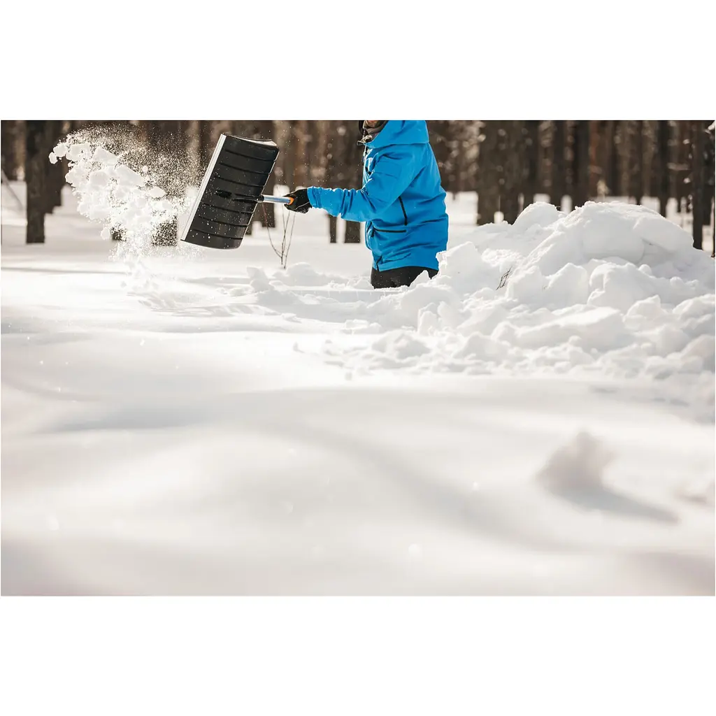 Скрепер для прибирання снігу Fiskars SnowXpert Snow Pusher (1062828) - фото 6