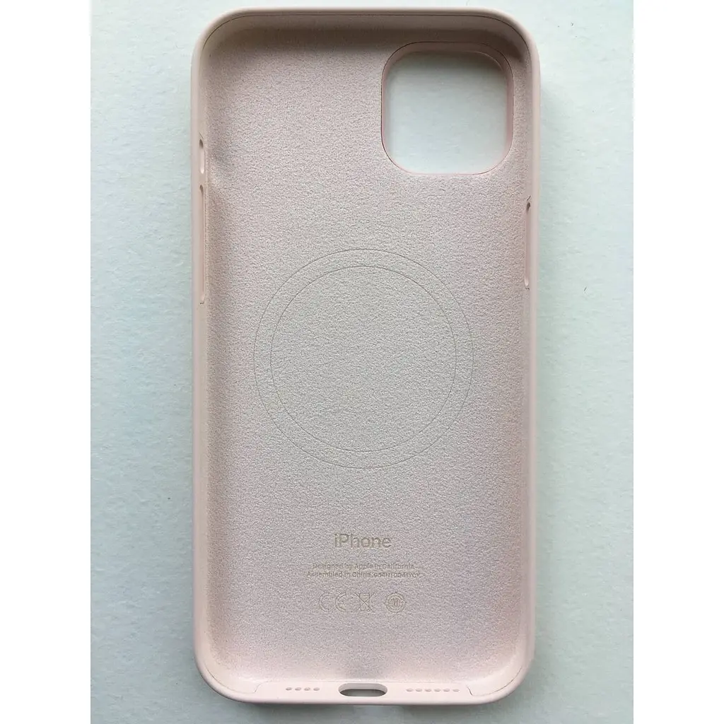 Оригинальный силиконовый чехол Apple Silicone Case MagSafe для iPhone 15 (6.1") Light Pink MT0U3ZM/A - фото 3