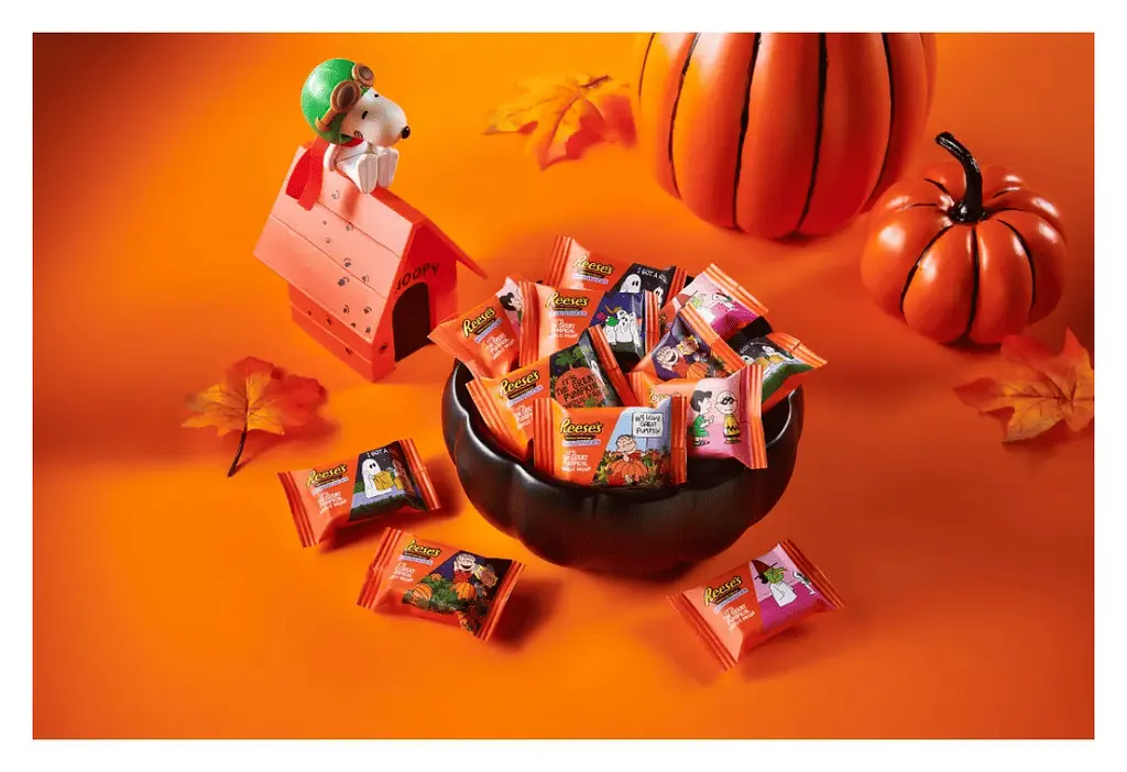 Шоколадні цукерки Reese's Peanut Butter Milk Chocolate Snoopy and Friends Halloween Candy Miniatures 281г - фото 3