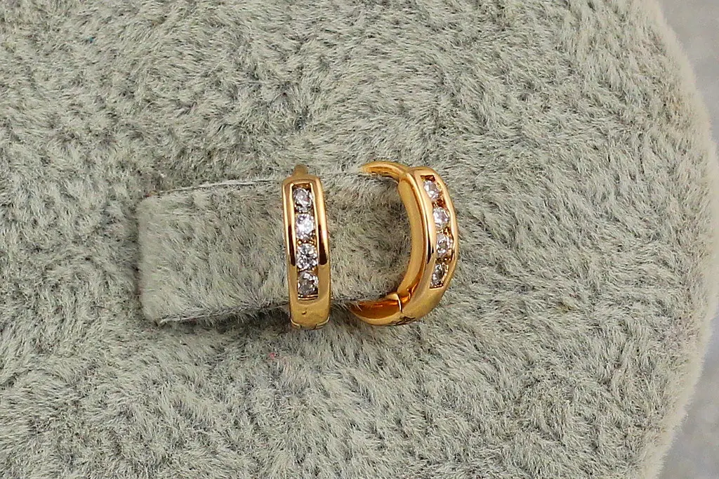 Сережки Xuping Jewelry чотири камінці 1.1 см золотисті - фото 2