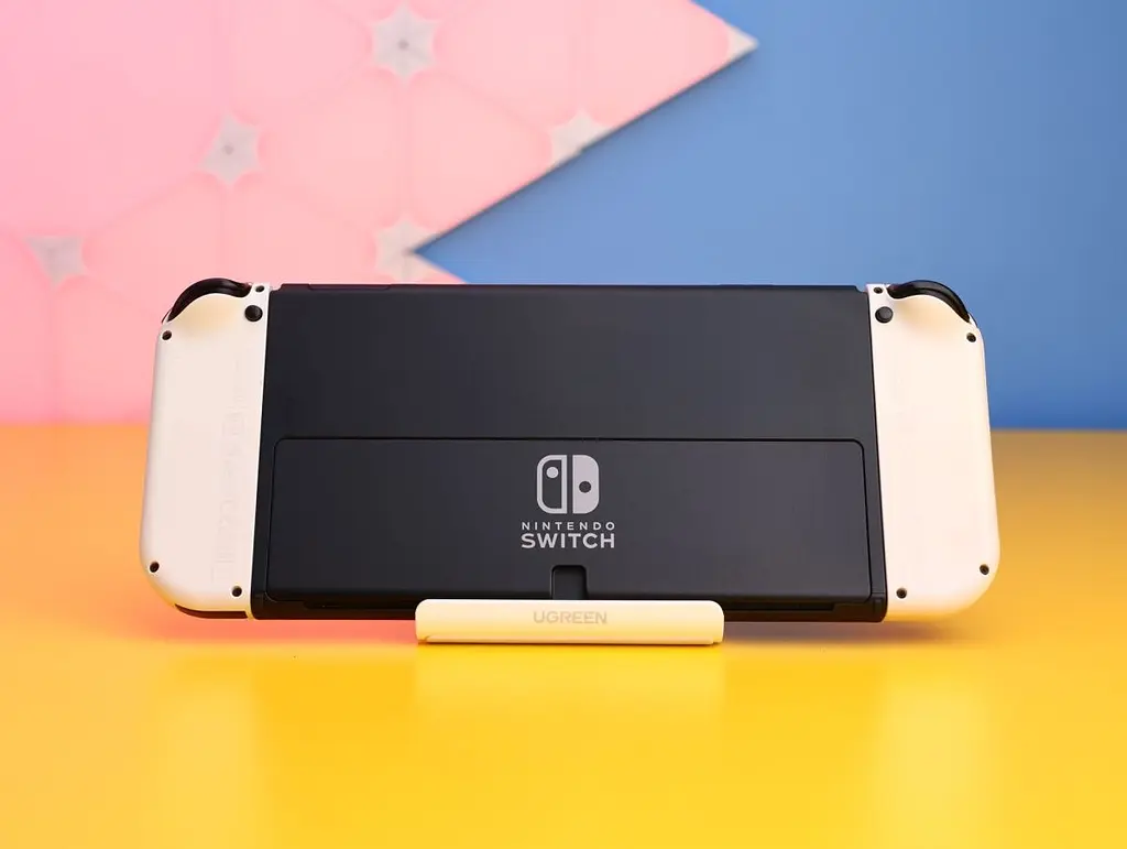 Портативна ігрова консоль Nintendo Switch OLED with White Joy-Con Б/У [177069] - фото 6