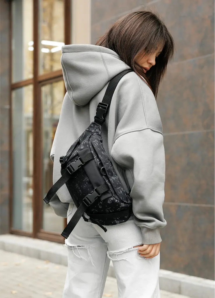 Жіноча сумка бананка Sambag Dynamicdart чорна 38 × 21 × 7 см (80411702) - фото 2