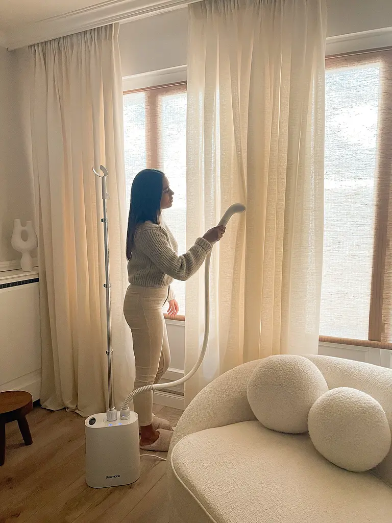 Отпариватель вертикальный SteamOne белый (EUH2020W) - фото 4