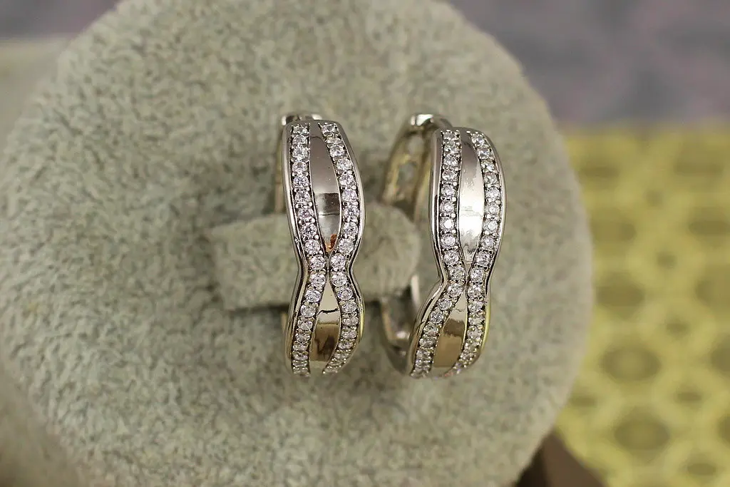 Сережки кільця Xuping Jewelry пісочний годинник 2.2 см сріблясті - фото 2