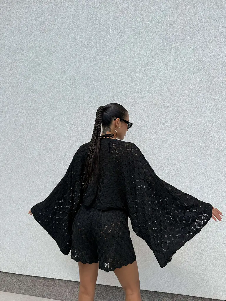 Костюм-двойка женский вязаный черный с шортами и кофтой Oversize - фото 4