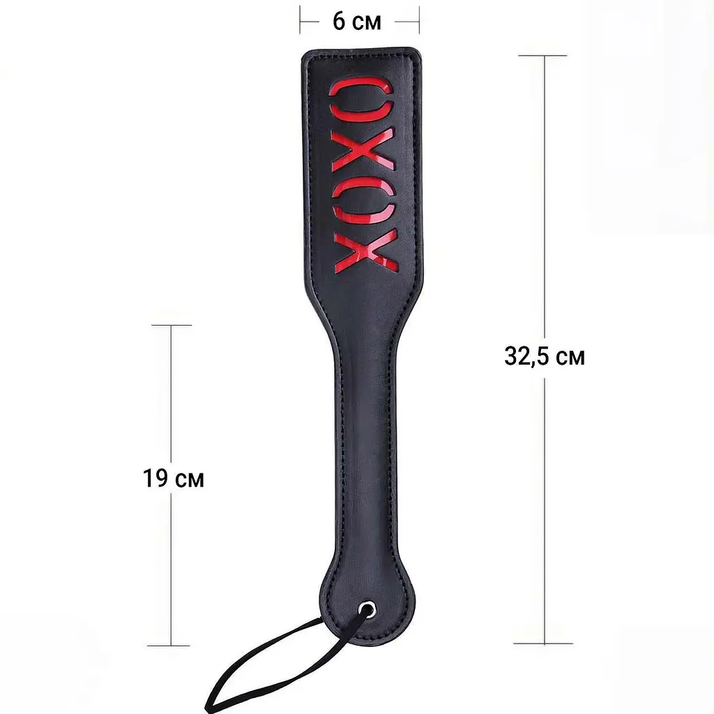 Шлепалка для BDSM с тиснением "XOXO" черный с петлей на запястье - фото 3
