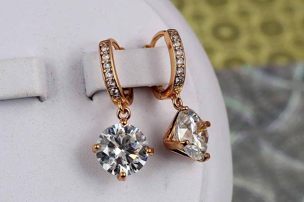 Сережки Xuping Jewelry камінь конус на кільці 2.6 см золотисті